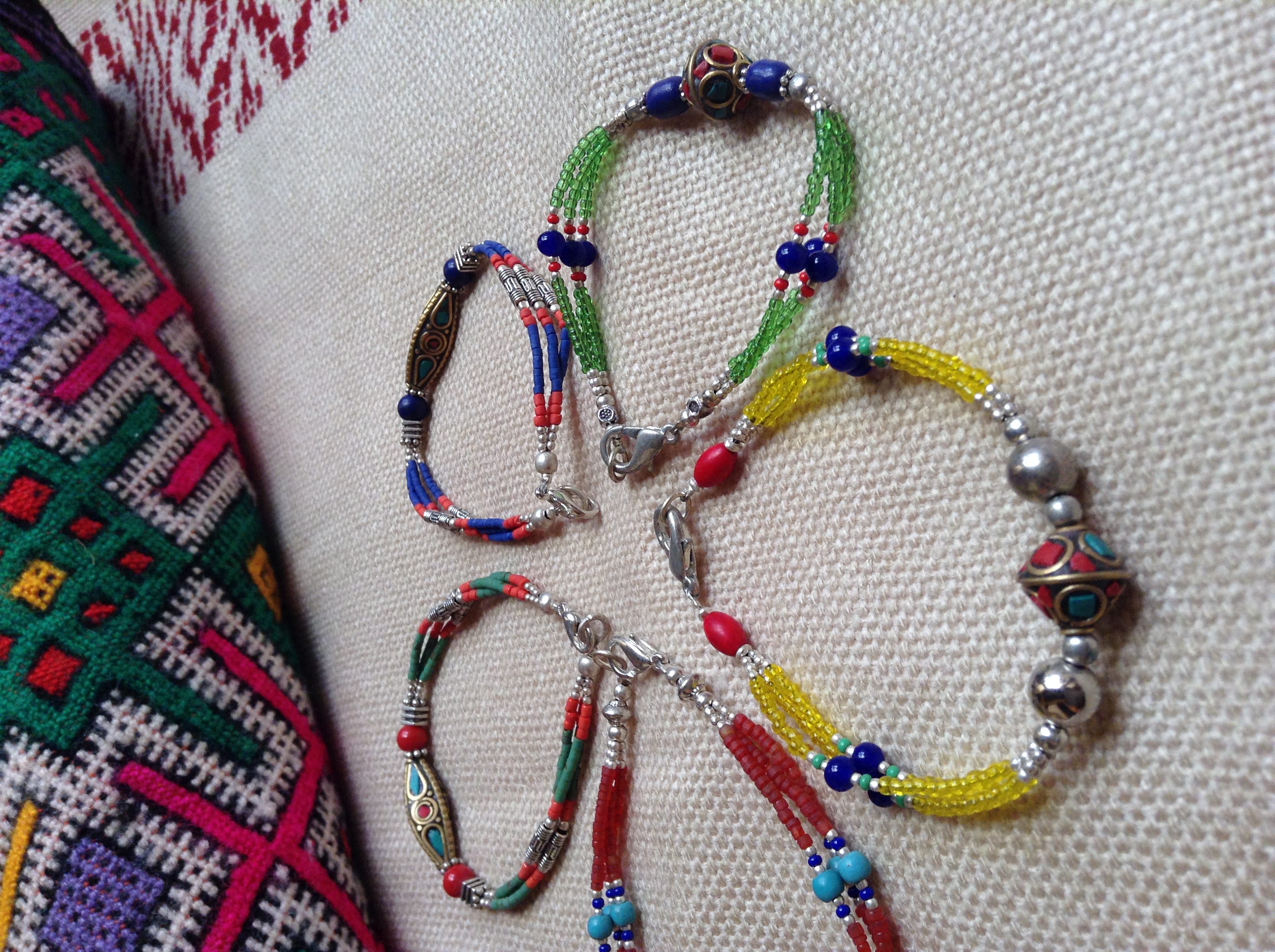 Bracelets perles - La Fibule, art du Maroc à Besançon depuis plus de 25 ans.